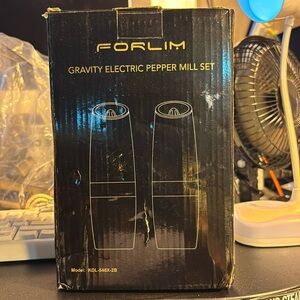 NIB Sangcon Gravity Electric Salt & Pepper Grinder Set